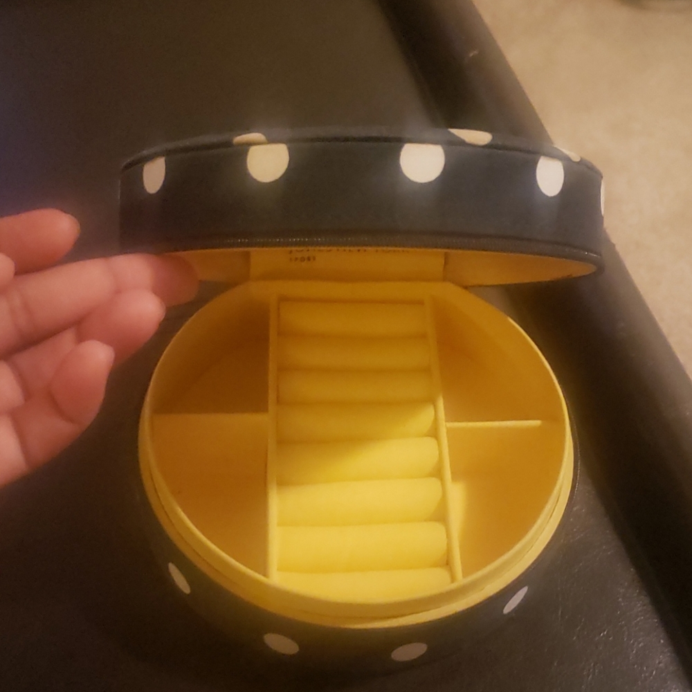 Jewelry container